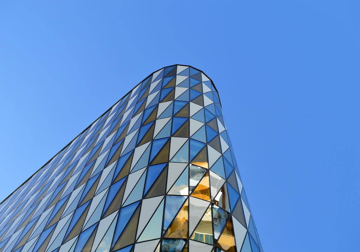 惨遭打脸！斯卢茨基赛前称不会专人盯防，如今被瓦科戴帽差点打哭