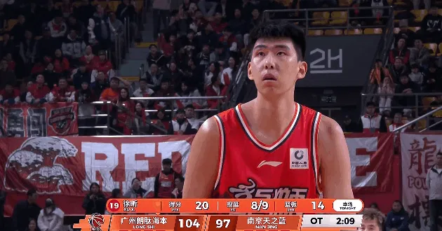 开云入口-徐昕罚球时全场球迷高喊MVP，本场10中9砍下24分14篮板