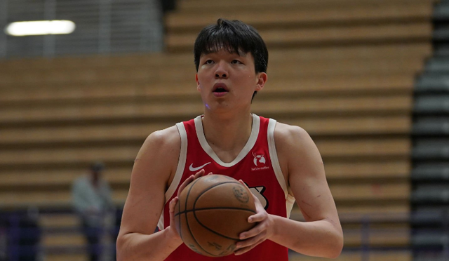 开云APP-今日继续休战!杨瀚森因背伤再次缺战G联赛:赛前曾参加热身训练